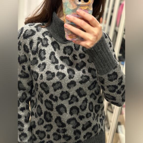 Cynthia Rowley size small, leopard print soft sweater - Picture 4 of 6